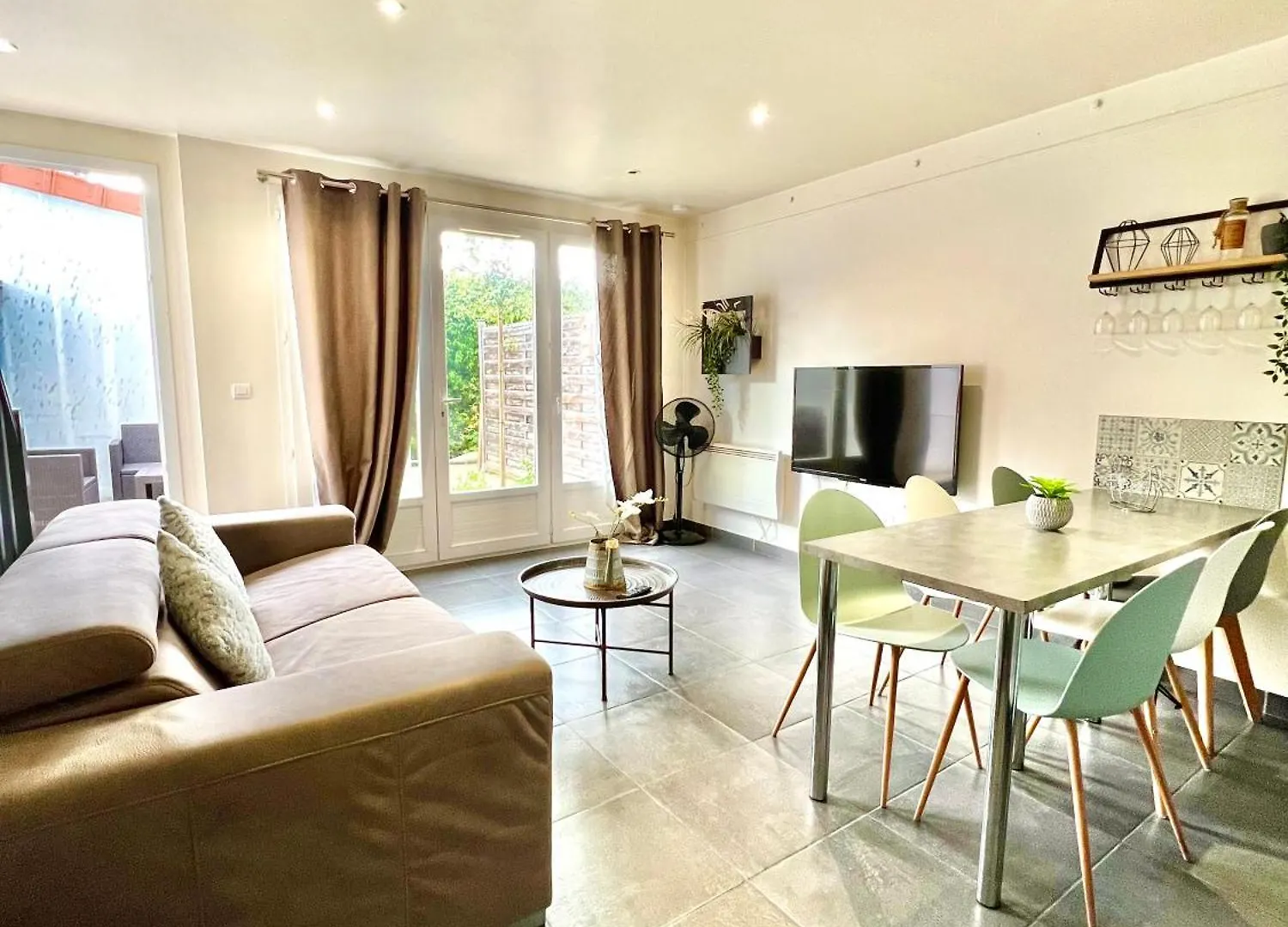 Fabulous Apartment Ac Lovely Terrace 10 Min Paris Vitry-sur-Seine 0*,  France
